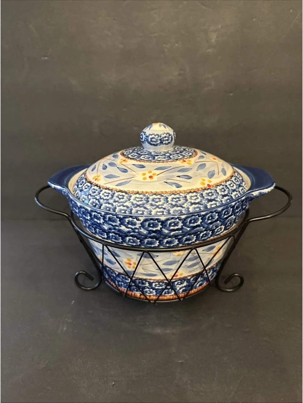 Temptations By Tara Old World Blue 2.5 Qt Round Covered Casserole W Metal Stand